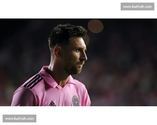 甲亢哥社媒晒梅西无视瞬间：3700 万粉丝网红遭遇追星滑铁卢