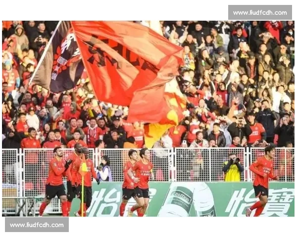 铁西夜燃冲超梦！杨旭陈星领唱，辽宁铁人 3-0 登顶中甲