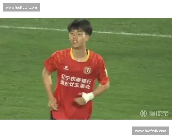 武汉三镇双星闪耀！何锦程接棒张家鸣入选拜仁世界队